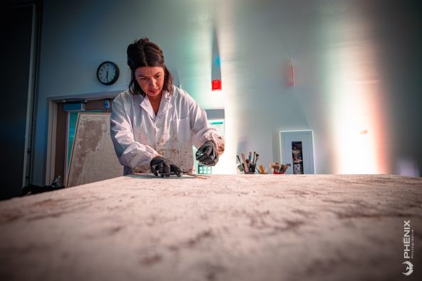 Photo de la toile de la jeune artiste peintre